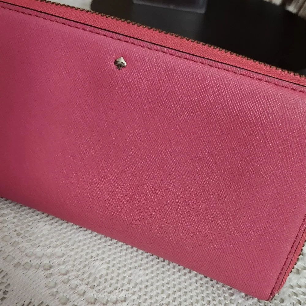 💞❤️Kate Spade Pink Leather Zip Wallet - nice size💕❣️